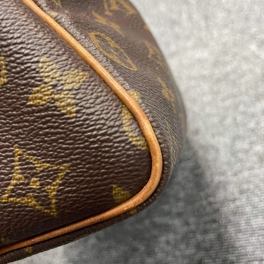 Authentic Louis Vuitton speedy 25 with dust bag, lock, and key - Picture 3 of 14